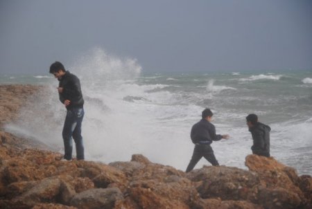 Şiddetli fırtına Side'de hayatı olumsuz etkiliyor