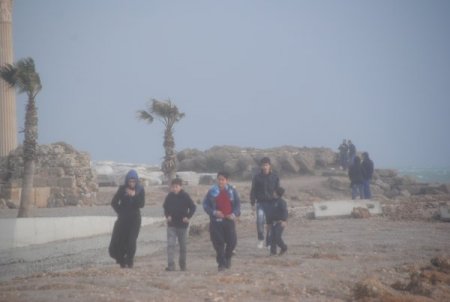 Şiddetli fırtına Side'de hayatı olumsuz etkiliyor