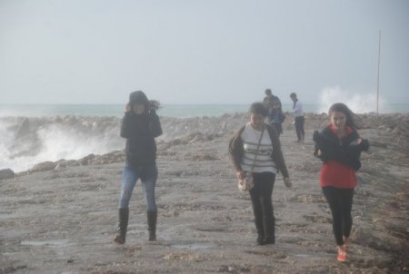 Şiddetli fırtına Side'de hayatı olumsuz etkiliyor