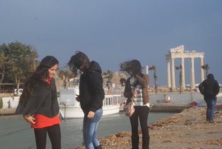 Şiddetli fırtına Side'de hayatı olumsuz etkiliyor