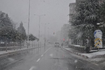 Şiddetli Kar Balıkesir'de Hayatı Felç Etti