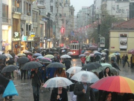 Şiddetli Sağanak Yağmur Vatandaşlara Zor Anlar Yaşattı