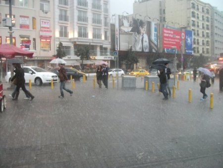 Şiddetli Sağanak Yağmur Vatandaşlara Zor Anlar Yaşattı