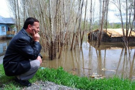 Şiddetli Yağış Patnos'ta Hayatı Felç Etti