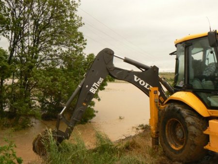 Şiddetli Yağmur Keşan-enez Karayolunda Trafiği Aksattı