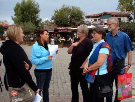Side Esnaf Birliği Derneği 6 Dilde Turist Memnuniyeti Anket Çalışması Yapıyor