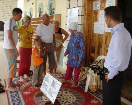 Side Fatih Camii'ne Gelen Turistler Abdest Almayı Ve Namaz Kılmayı Uygulamalı Öğreniyor