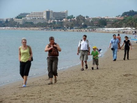 Side Plajını Güzelleştirme Çalışmalarına Turizmciler Destek Verdi