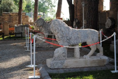 Side'de Kırılan 2 Roma Aslanının Restorasyonu Tamamlandı