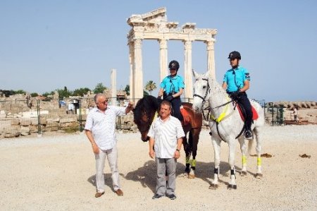 Side'de tapınaklar bölgesi tel örgü ile koruma altına alındı