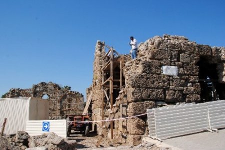 Side'de tapınaklar bölgesinde restorasyon çalışması başladı