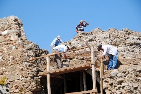 Side'de tapınaklar bölgesinde restorasyon çalışması başladı