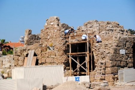 Side'de tapınaklar bölgesinde restorasyon çalışması başladı