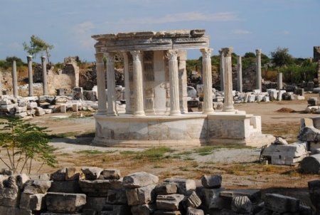 Side'de Tüke Tapınağı'nı ayağa kaldırma çalışmaları tamamlandı