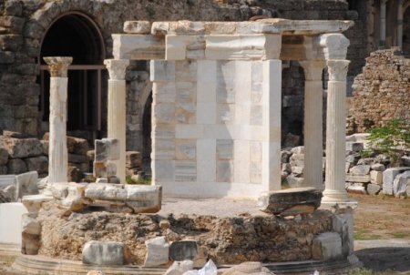 Side'de Tüke Tapınağı'nı ayağa kaldırma çalışmaları tamamlandı