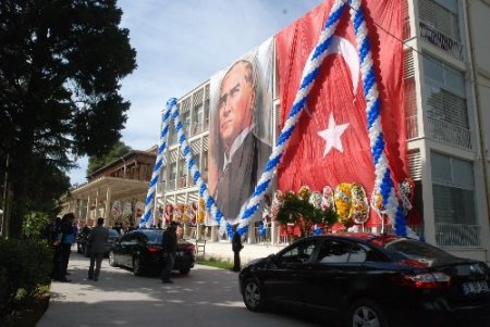Şifa Üniversitesi, 23 Nisan da İzmirli çocuklara ücretsiz bakacak