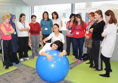 Şifa Üniversitesi anne adaylarını normal doğuma hazırlayacak