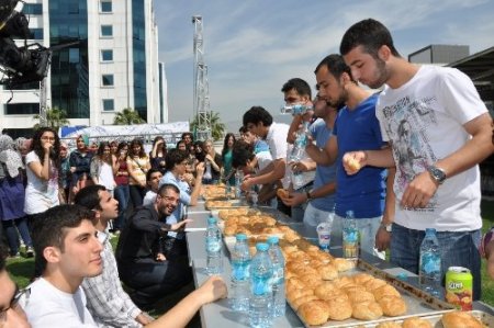 Şifa Üniversitesi'ne bahar geldi