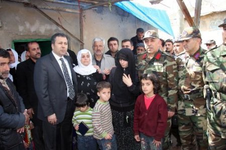 Sıfır Noktasına Skorski İle Giden Vali, Şehit Eşlerine Yeni Evlerinin Anahtarını Verdi