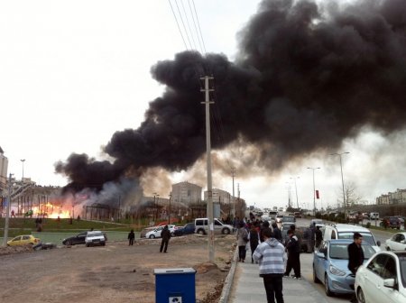 Sigara izmariti, çocuk oyun parkını alev alev yaktı (Özel)