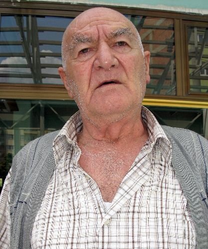 Sigara Tiryakileri İçin Kahvehanenin Çatısını Kaldırttı