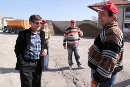 Sigarayı bırakan işçilere zam yaptı, bırakamayanları tedavi ettirdi