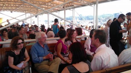 'Şiir Hatları' vapuru Boğaz'a indi