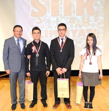 Şiir şampiyonları altınla ödüllendirildi