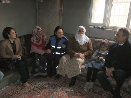 Siirt Emniyet Müdürü Güven, Yoksulları Ziyaret Etti