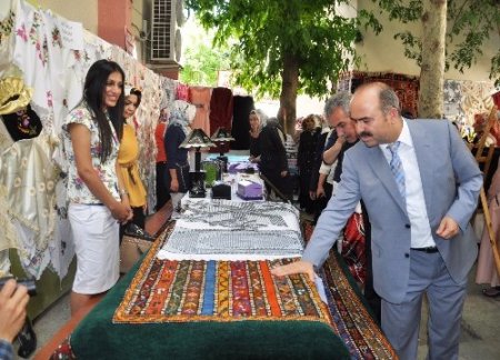 Siirt Halk Eğitim Merkezi kursiyerleri yıl sonu sergisi açtı