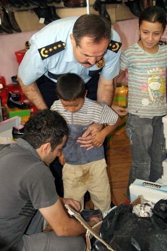 Siirt Terörle Mücadele Şube Müdürlüğü, Muhtaç Ailelere Bayramlık Aldı