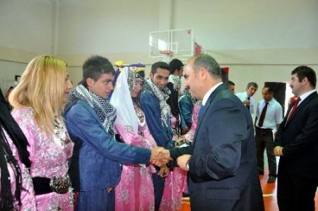 Siirt Valisi Ahmet Aydın, Eruh'ta şampiyonlara kupalarını verdi,