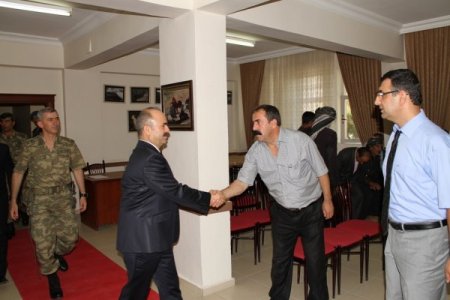 Siirt Valisi Aydın, Aralarında Husumet Bulunan Köylüleri Barıştırdı