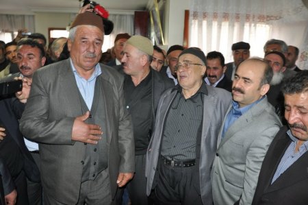 Siirt Valisi Aydın kan davalı aileleri barıştırdı