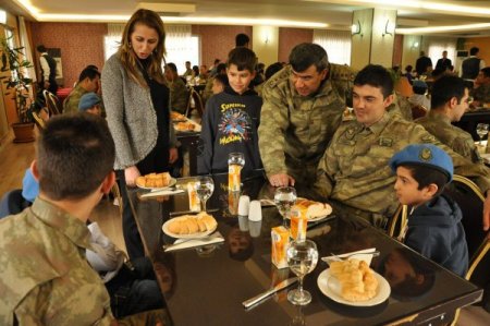 Siirt’te Mehmetçik, Sevgi Köprüsü kurdu