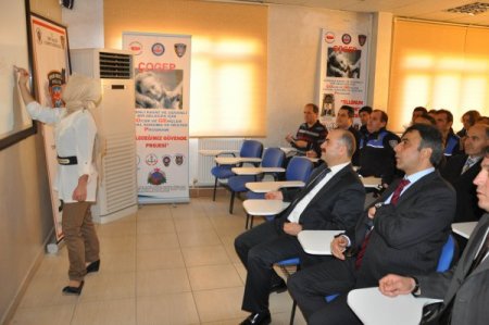 Siirt'te polisler Arapça ve Kürtçe kurs görüyor