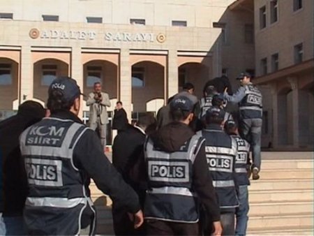 Siirt'te Uyuşturucu Satıcılarına Operasyon: 8 Kişi Tutuklandı