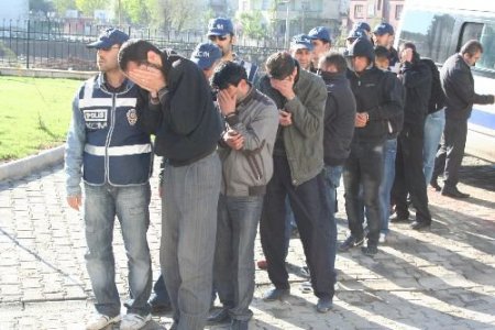 Siirt'te Uyuşturucu Satıcılarına Operasyon: 8 Kişi Tutuklandı