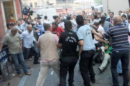 Şike Soruşturmasını Takip Eden Gazetecilere Saldırı