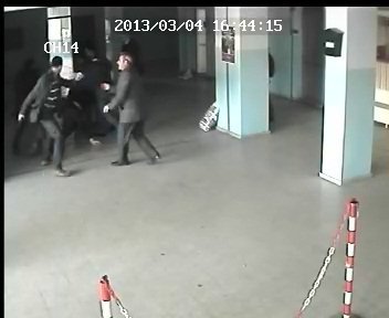 Silahla okul baskını güvenlik kamerasında