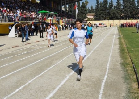 Silahla oynayan liseli kız başına isabet eden kurşunla öldü