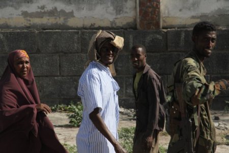 Silahların Gölgesinde Açlık Mücadelesi