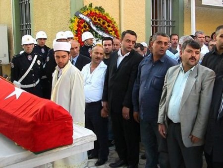 Silahlı Soygunda Hayatını Kaybeden Emekli Başkomiser Son Yolculuğuna Uğurlandı