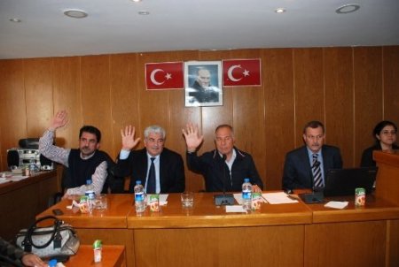 Silifke Belediye Meclisi encümen üyelerini seçti