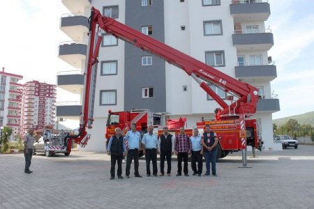 Silifke itfaiyesi yeni aldığı araçla kurtarma tatbikatı yaptı