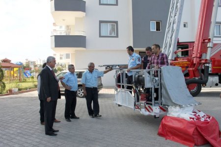 Silifke itfaiyesi yeni aldığı araçla kurtarma tatbikatı yaptı