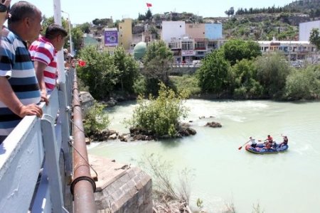 Silifke’de 1 Mayıs coşkusu raftingle yaşandı