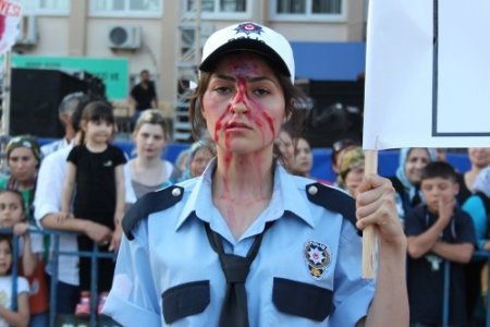 Silifke'de lise öğrencilerinin 'kadına şiddet' tepkisi