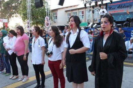 Silifke'de lise öğrencilerinin 'kadına şiddet' tepkisi