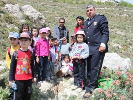 Silifke’de minik eller polis ormanını güçlendirdi